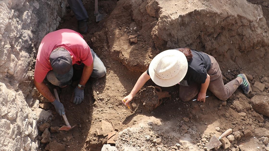 Antiocheia Antik Kenti'nde Roma dönemine ait odalar ve sunu kapları bulundu