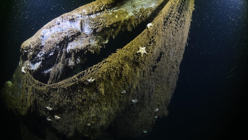 Les filets de pêche jetés en mer en une année pourraient s'enrouler 18 fois autour du globe
