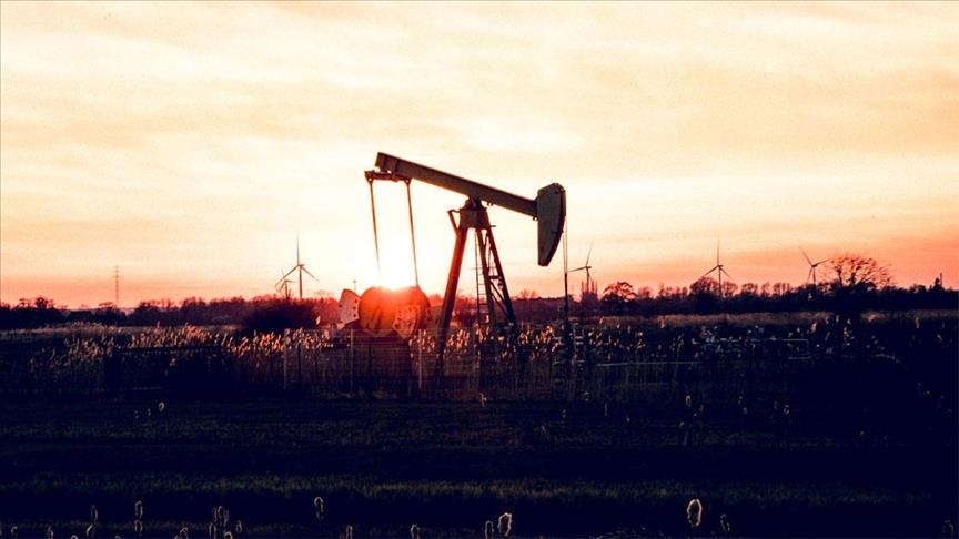 Цены на нефть ограниченно растут на опасениях по поводу предложения