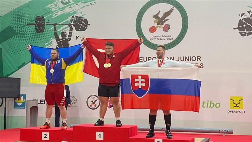 Gençler ve 23 Yaş Altı Avrupa Halter Şampiyonası'nda milli sporcu Ali Oflaz Avrupa şampiyonu oldu