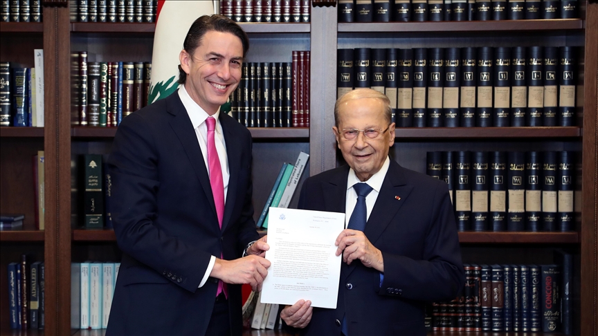 الرئيس اللبناني يوقع اتفاق ترسيم الحدود البحرية مع إسرائيل 