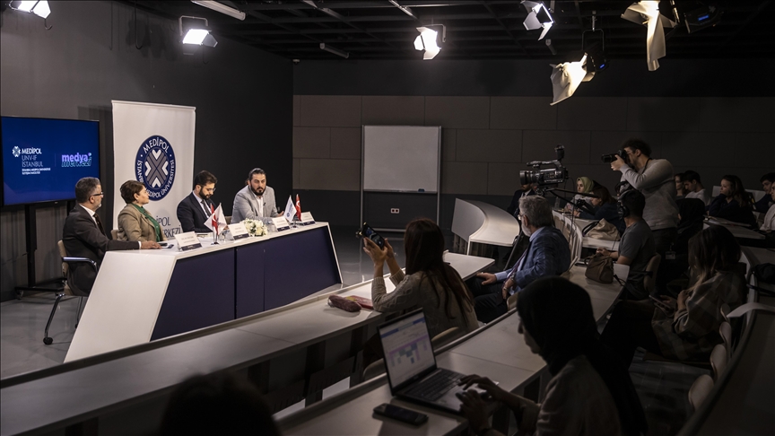 İstanbul Medipol Üniversitesinde "27 Mayıs'tan 15 Temmuz'a Darbeci Zihniyet" paneli düzenlendi