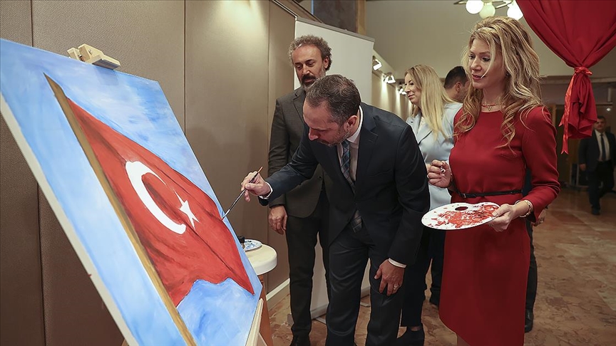 "99 Nefer Bir Şanlı Bayrak" sergisi Milli Kütüphane'de açıldı
