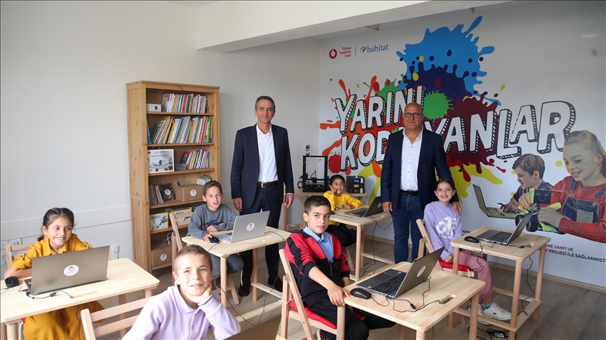 Vodafone köy çocuklarına teknolojiyi kullanarak "hayal etmeyi" öğretiyor