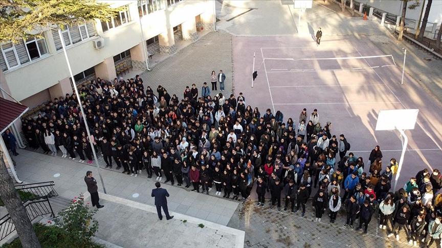Bilecik'in 117 yıllık lisesi gençleri Cumhuriyet'in anılarıyla yetiştiriyor