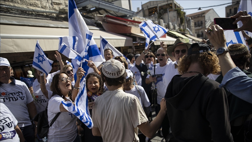 İsrail'de seçim kampanyası Netanyahu destekçileri ile muhaliflerinin rekabeti gölgesinde sürüyor
