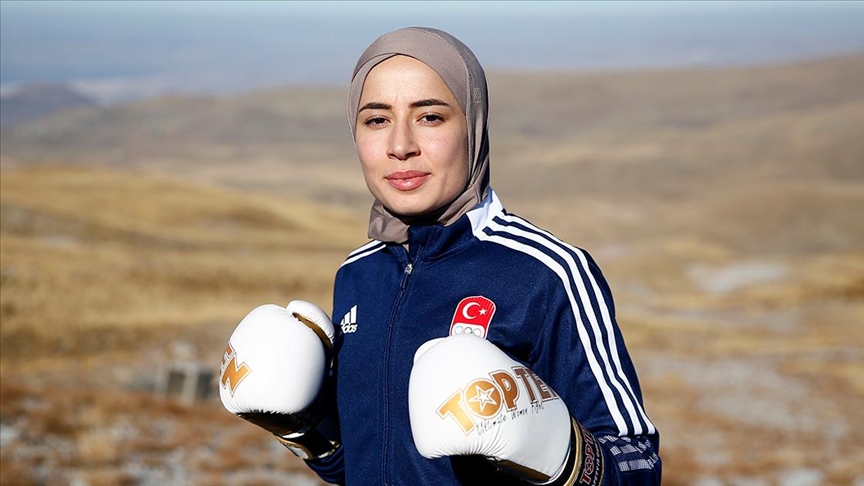 Milli kick boksçu Hayriye, Avrupa Kick Boks Şampiyonası için Erciyes'te güç depoluyor