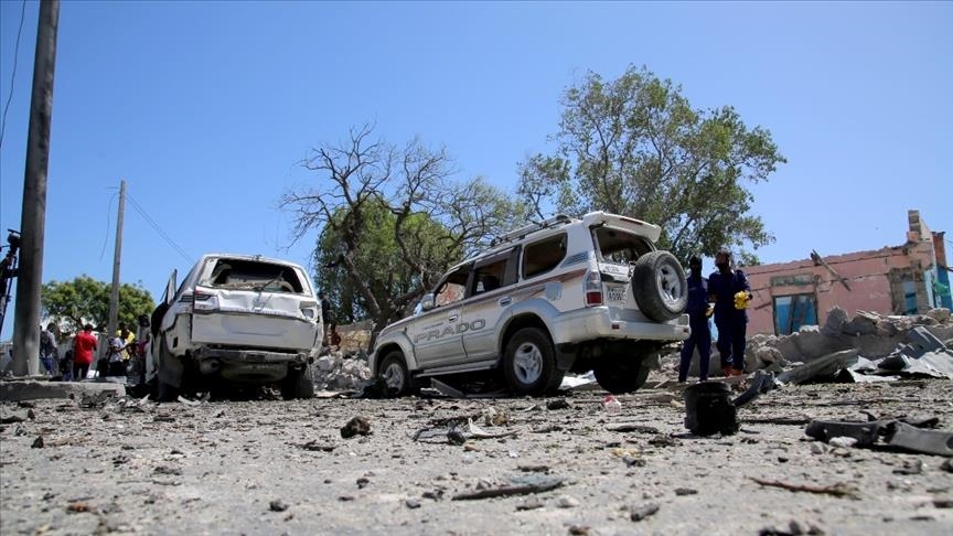 100 killed in Somali car bombs