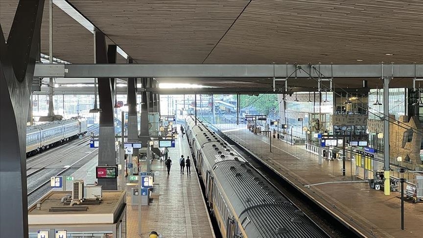Staff shortage forces train service cuts in Netherlands