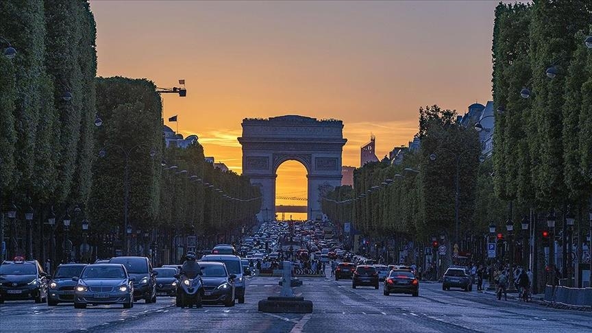 All lights to be turned off after working day in Paris