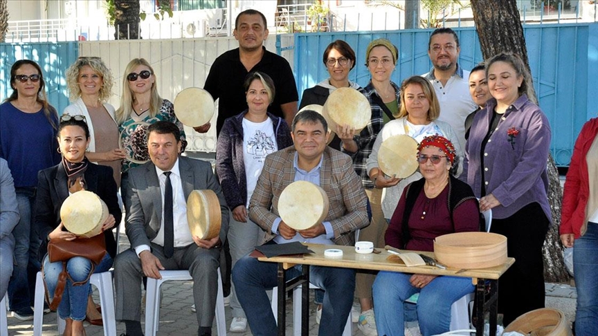 Fethiye'de yöresel çalgı "delbek" gelecek nesillere aktarılacak