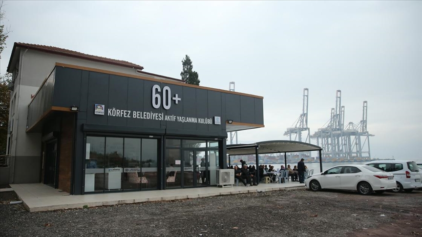 Kocaeli'nin 'çınarları' 60+ Aktif Yaşlanma Kulübü'nde kaliteli vakit geçiriyor