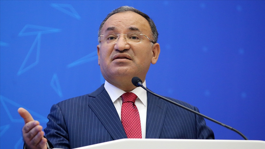 Bozdağ: Başörtüsüne yönelik anayasa değişikliği teklifi parlamentoya geldiğinde olumlu iklim oluşma ihtimali yüksek 