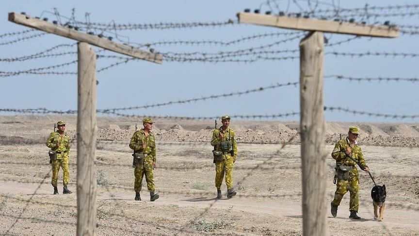 Кыргызстан предложил запретить присутствие военной техники у границ стран СНГ