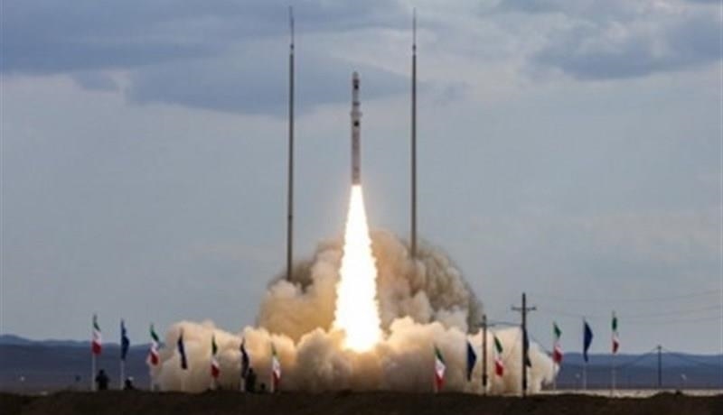Irán prueba su primer “portador de satélites de combustible sólido de tres etapas” Qaim 100
