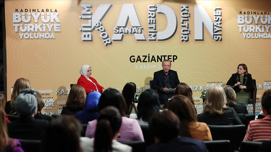 Cumhurbaşkanı Erdoğan: Anayasa değişikliğiyle aile kurumumuza yönelik tehditlerin önüne bir set daha çekmiş olacağız