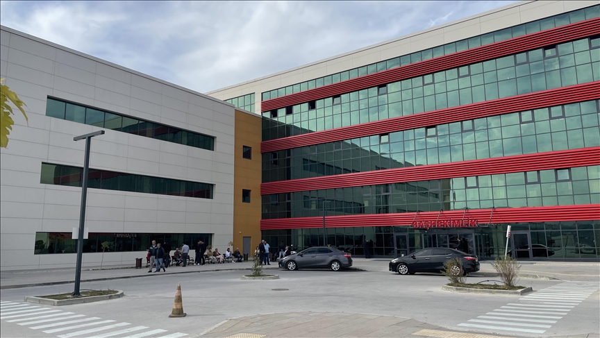 Armutlu Kaymakamı Alparslan Kılıç, evinde silahla yaralanmış halde bulundu