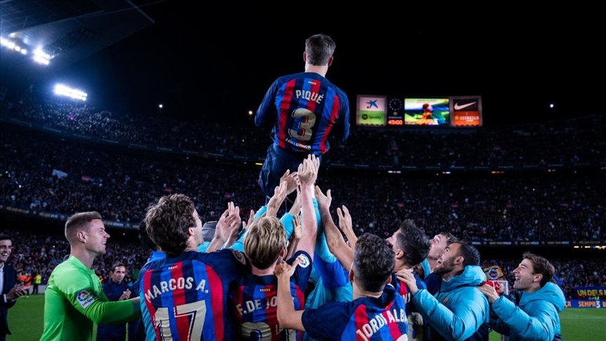 قدم.. برشلونة يودع قائده بيكيه بانتصار مهم على ألميريا