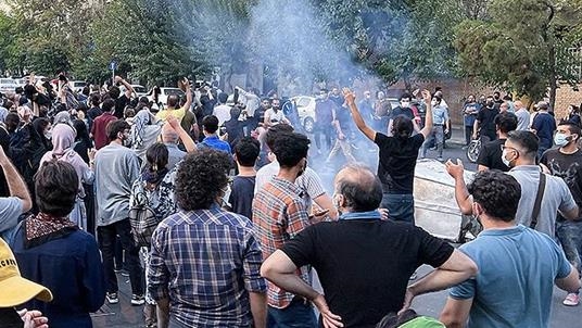اعتراضات در برخی شهرهای ایران همچنان ادامه دارد