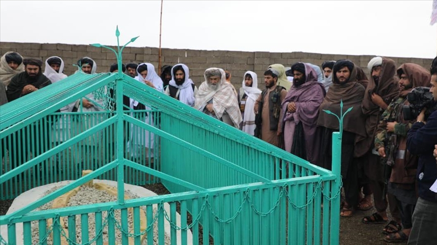 Afghan Taliban reveal grave of founder leader Mullah Omar
