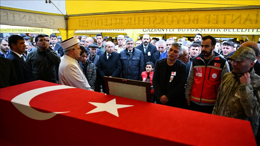 Şehit Piyade Sözleşmeli Erler Öztürk ve Esmer son yolculuğuna uğurlandı