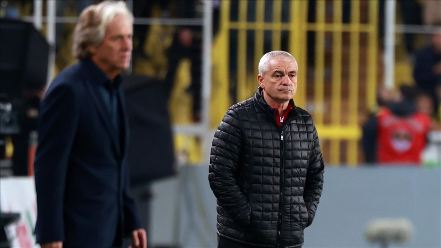 Demir Grup Sivasspor Teknik Direktörü Rıza Çalımbay: Fenerbahçe 10 kişi kaldıktan sonra değerlendirmemiz gerekiyordu