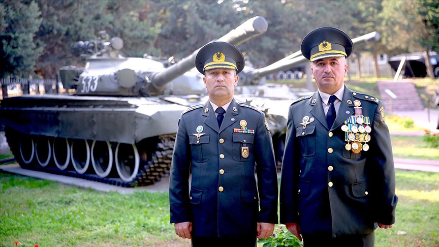 Azerbaycanlı subaylar 2 yıl önce topraklarını işgalden kurtarmanın gururunu yaşıyor