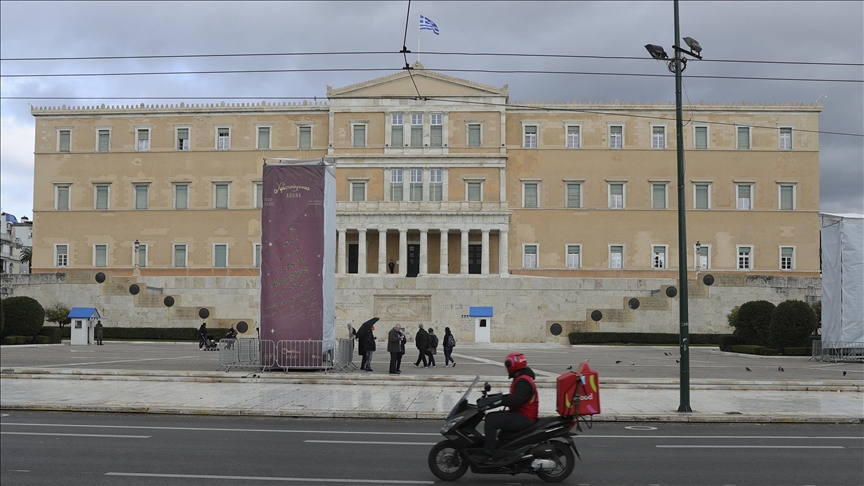 General strike paralyzes daily life, economic activities in Greece