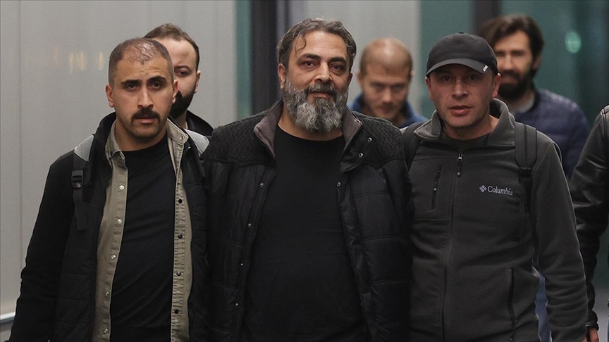 Kırmızı bültenle aranırken Arnavutluk'ta yakalanan Salih Akkurt Türkiye'ye getirildi