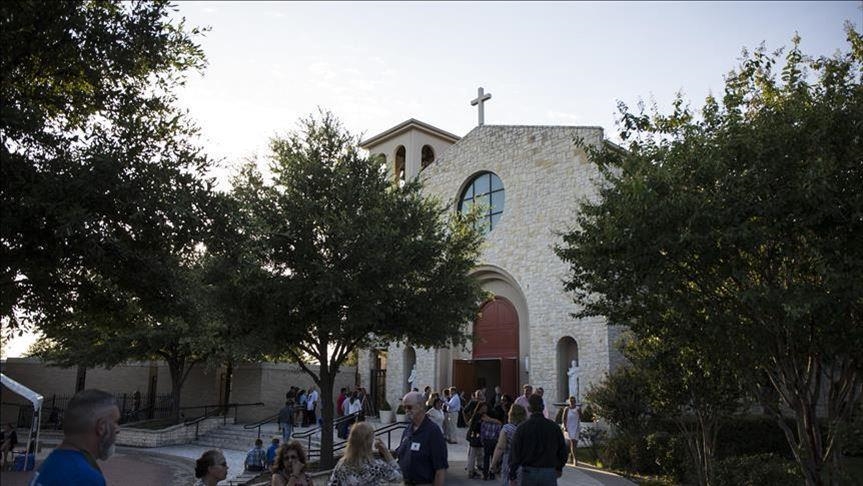 Abus sexuels dans l'Église : les évêques de France se disent "touchés" par les victimes