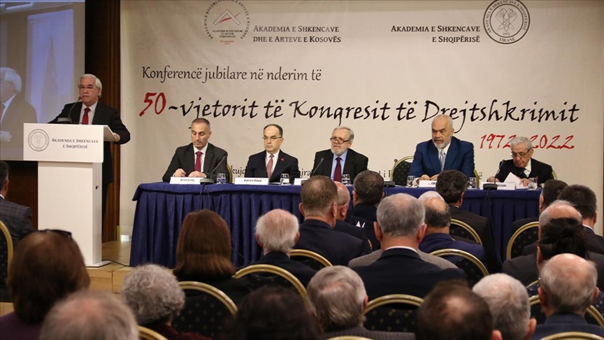 Shqipëri, mbahet konferenca jubilare për 50-vjetorin e Kongresit të Drejtshkrimit të Gjuhës Shqipe