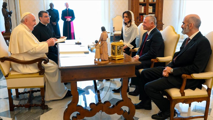 ملك الأردن وبابا الفاتيكان يبحثان أهمية السلام 