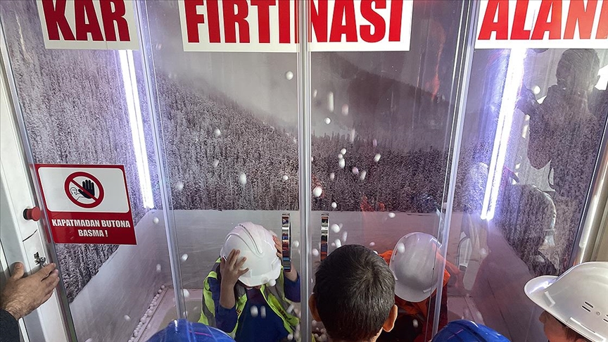 Öğrenciler afetlere hazırlıklı olmayı "yaşayarak" öğreniyor
