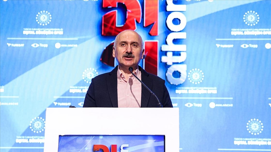 Bakan Karaismailoğlu: Türkiye’yi bilişim sektöründe üreten bir ülkeye dönüştürmek için yoğun çaba sarf ediyoruz