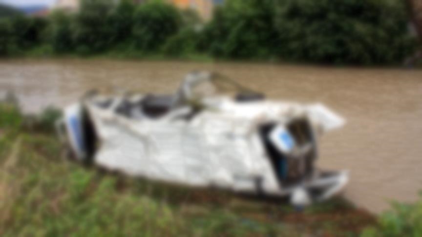 20 killed as minibus plunges into canal in Egypt