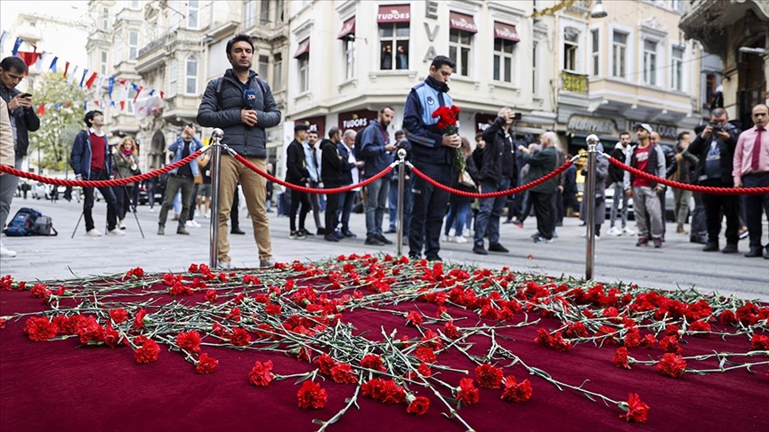 Terör saldırısında hayatını kaybedenler İstiklal Caddesi'nde anıldı