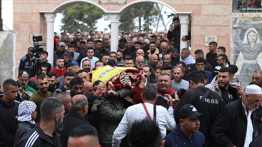 تشييع جثمان فتاة فلسطينية قتلها الجيش الإسرائيلي بالضفة