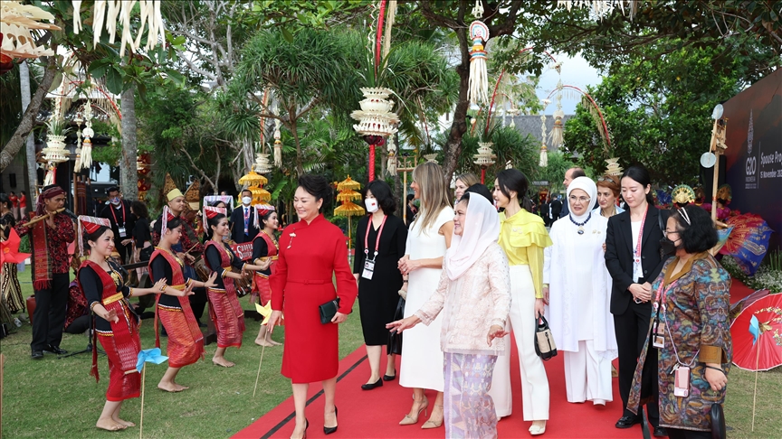 Ibu negara Turkiye bertemu dengan para pasangan kepala negara G-20 di Bali