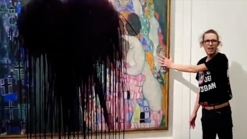 Environmental activists throw oil at Gustav Klimt's painting