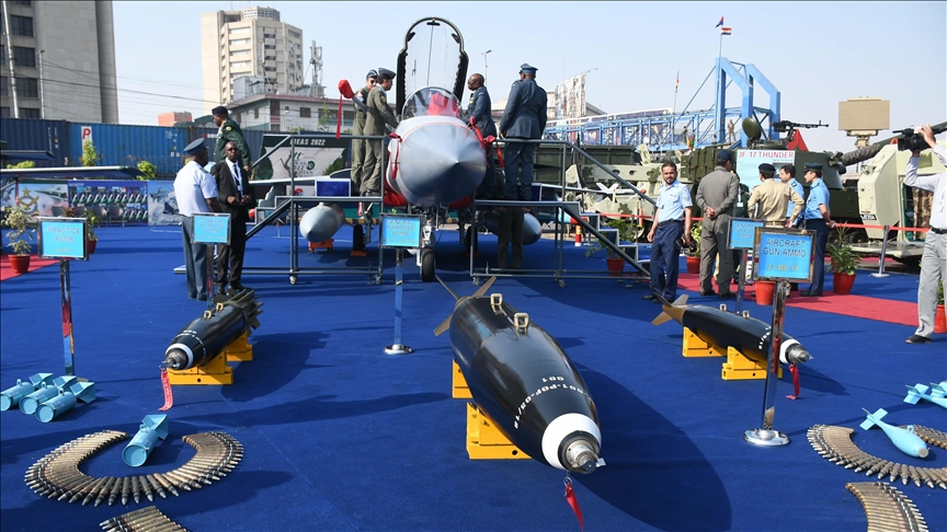 Hundreds visit Turkish companies' stalls at Pakistan defense fair