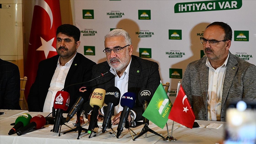 HÜDA PAR Genel Başkanı Yapıcıoğlu'ndan "başörtüsüne anayasal güvenceye" destek