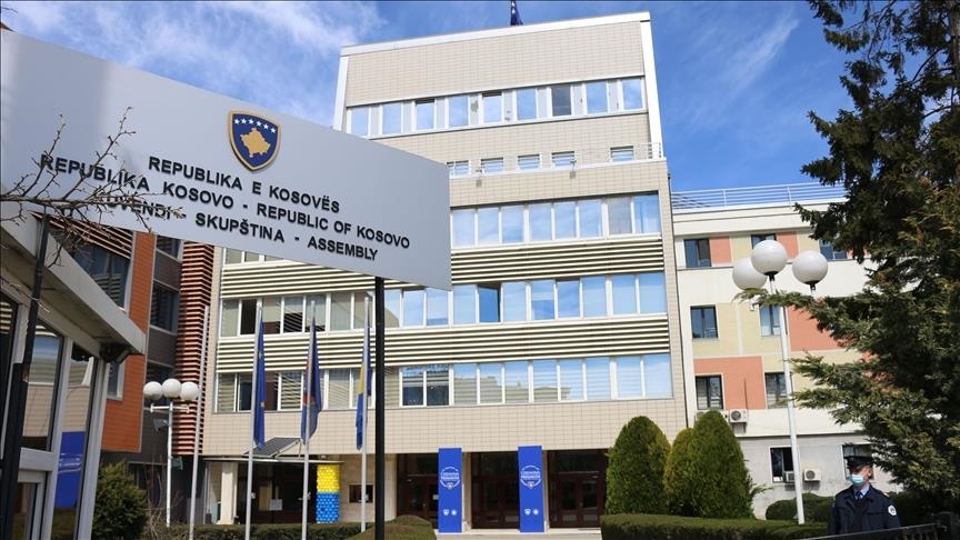 Betohen 10 deputetë të rinj serbë në Kuvendin e Kosovës