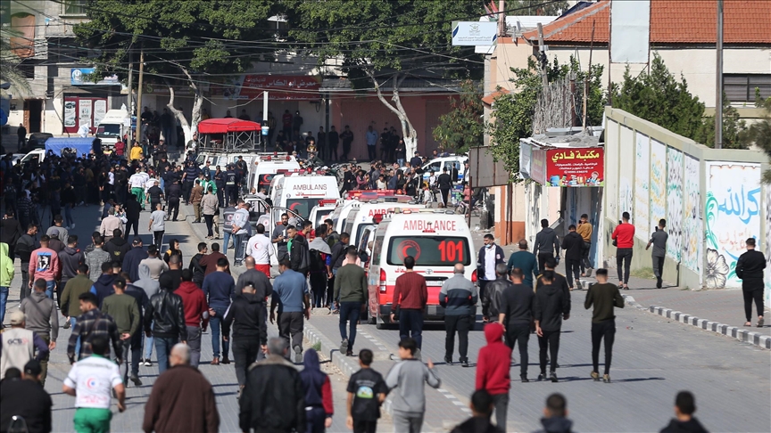 Filistin'in Cebaliya Mülteci Kampı'ndaki yangında hayatını kaybedenler son yolculuğuna uğurlandı