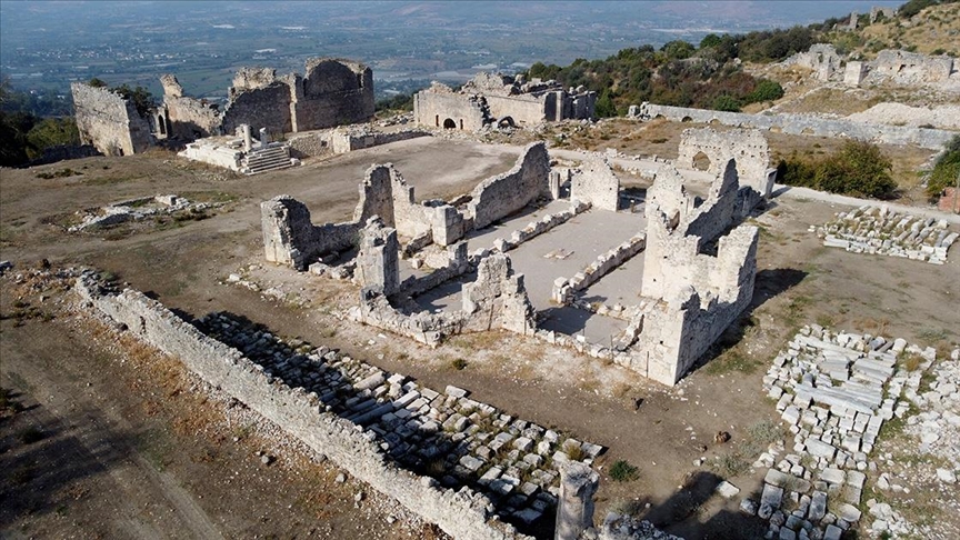 Likya'nın önemli kenti Tlos'ta tarihe ışık tutan kazı çalışmaları sürüyor