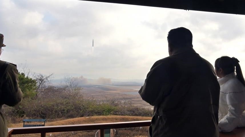 Лидер КНДР впервые появился на публике с дочерью