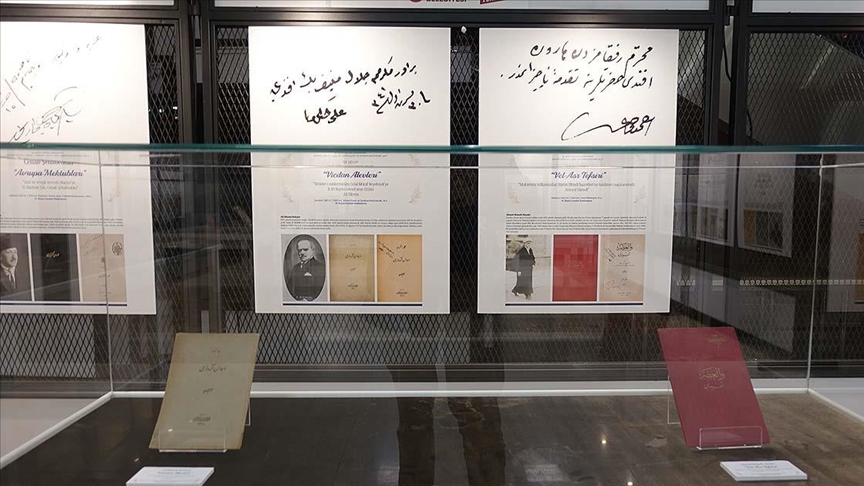 Fatih Edebiyat Günleri "İmzalı Kitapların Peşinde" sergisiyle kapılarını açtı