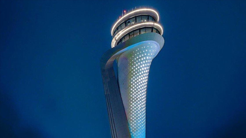 İstanbul Havalimanı Trafik Kontrol Kulesi çocuk hakları için maviye büründü