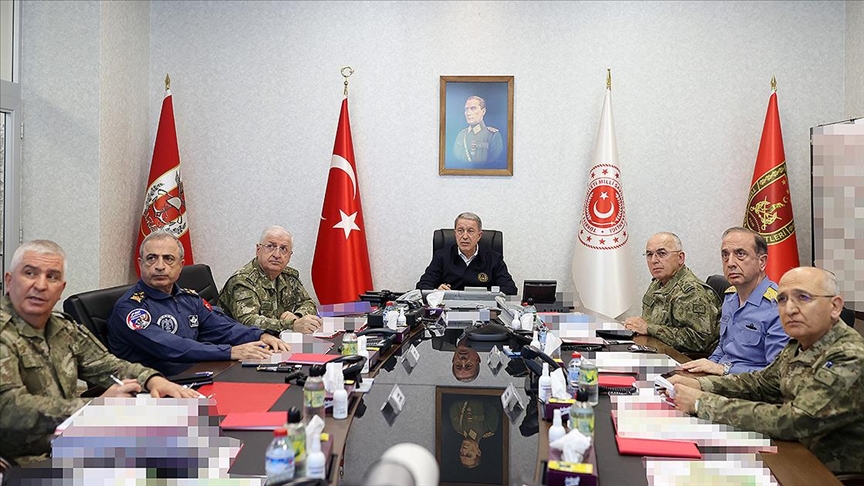 Cumhurbaşkanı Erdoğan, Harekat Merkezi'ndeki Bakan Akar ile telefonda görüşerek bilgi aldı