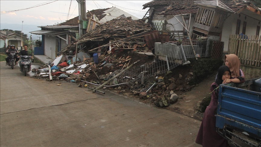  Indonesia earthquake death toll climbs to 162