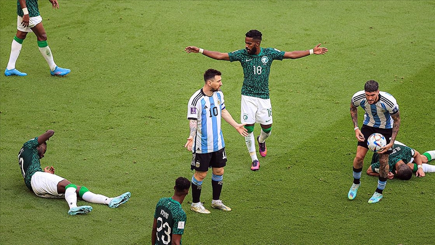 Messi'li Arjantin, Dünya Kupası'na Suudi Arabistan yenilgisiyle başladı